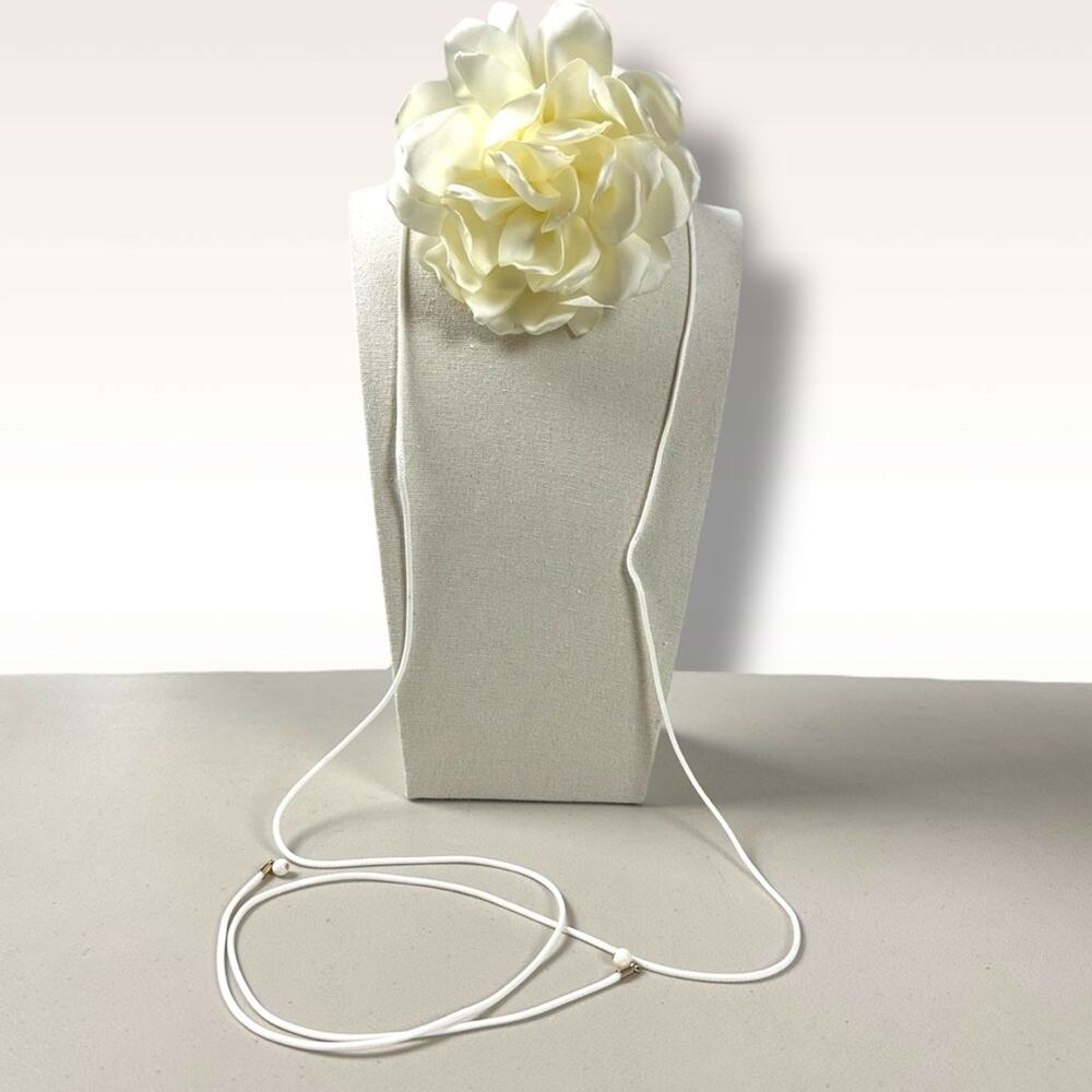 Free People All Is Well Flower Choker in White NWT Dainty Ethereal Coquette - Picture 6 of 6